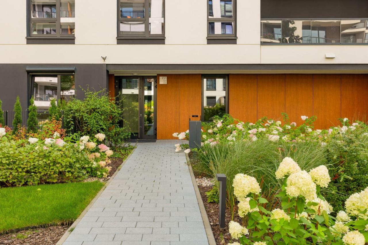 Cosy Apartment Bialej Floty With Parking By Noclegi Renters ワルシャワ エクステリア 写真